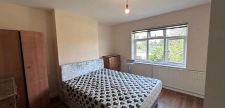 High Worple, Harrow, Greater London, HA2 9SX - Photo 2