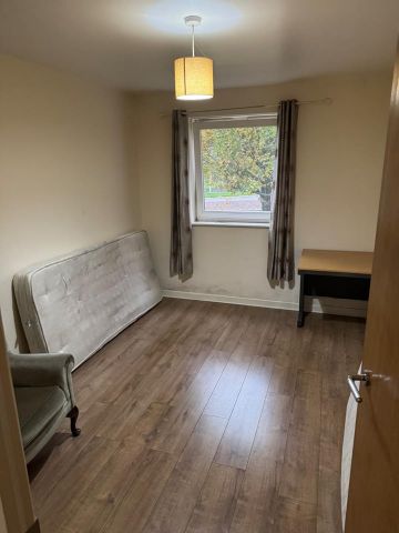 Room in a Shared House, Chamberlain Close, IG1 - Photo 4