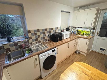 2 bedroom semi-detached house to rent - Photo 4