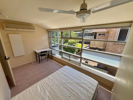 Windsor Gardens - Photo 1