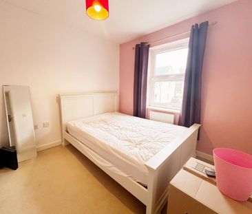 4 bedroom detached house to rent - Photo 3