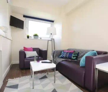 Silver Lounge room - Photo 2