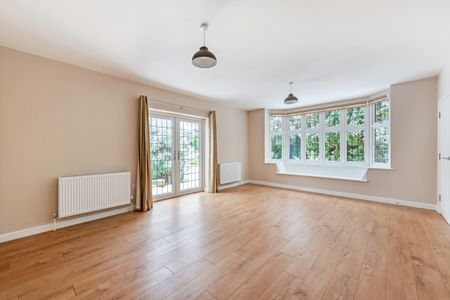 5 bedroom detached house to rent - Photo 3