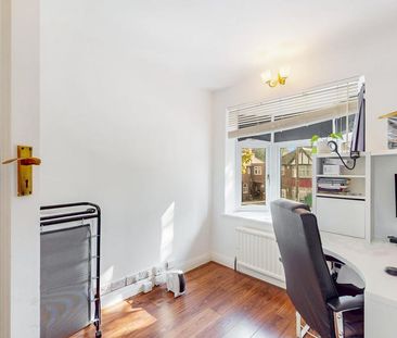 3 bedroom semi-detached house to rent - Photo 5