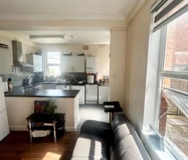House of multiple occupation to rent - Photo 5