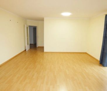 Helle 3-Zimmer-Wohnung mit Einbauküche und zwei Balkonen in gefragt... - Photo 2