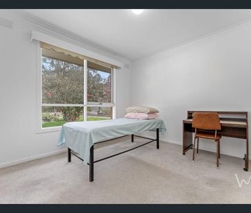 Comfortable & Practical Living In A Central Hills Location - Photo 5