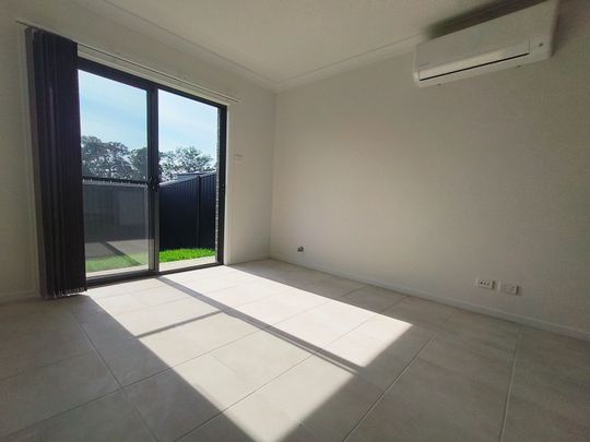 Beautifully Built 2 Beds Flat – Separate Entry with Concrete Sidepath and Private Yard - Photo 1