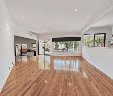 SPACE, LIGHT & LIFESTYLE IN CARINE GLADES - Photo 2