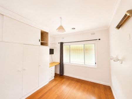 4 Bedroom Home Centrally Located - Photo 5