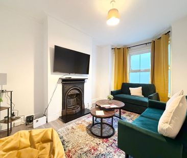 3 Bed Terraced House, Curzon Street, RG30 - Photo 1