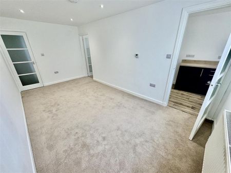 2 bedroom terraced house to rent - Photo 2