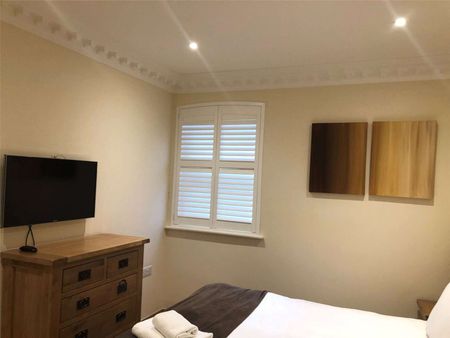 A ground floor apartment to rent, approximately 0.6 of a mile from The Oracle and the heart of Reading's town centre. - Photo 4