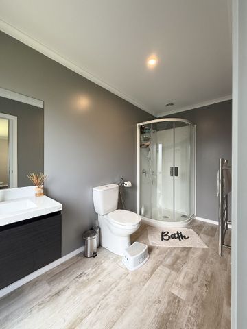 Modern 3-Bedroom House in Wainuiomata - Photo 4