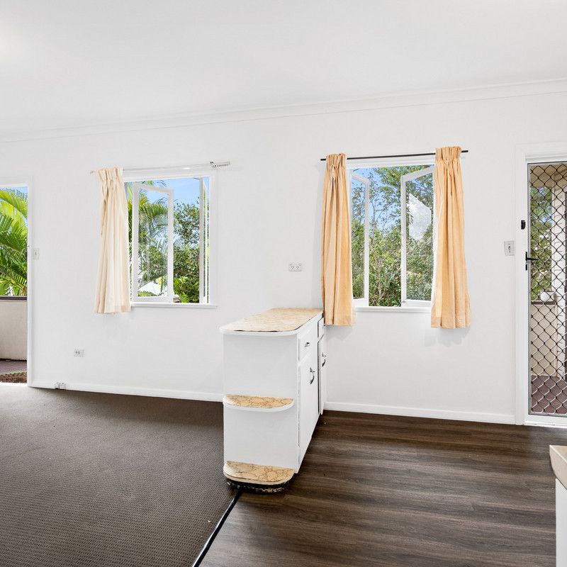 One Bedroom Unit - Handy to Everything - Photo 1