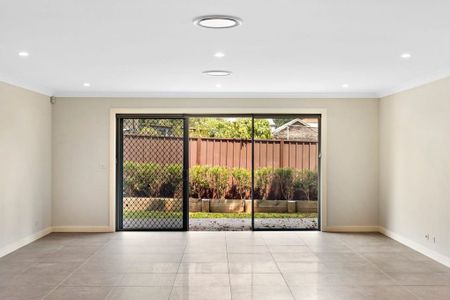 LARGE FAMILY HOUSE! - Photo 2