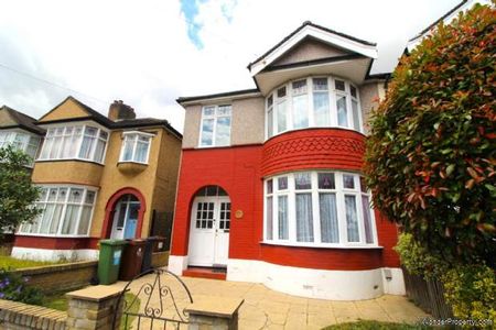 3 bedroom property to rent in Barking - Photo 4