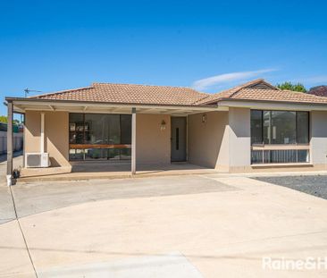 PERFECTLY POSITIONED CLOSE TO THE HEART OF WAGGAS CBD - Photo 2