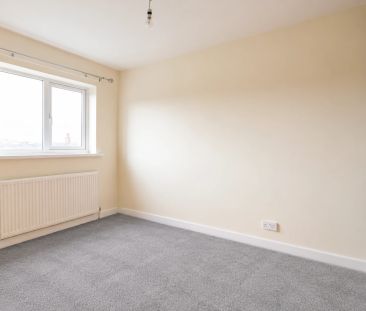 Debenham Crescent, STOKE-ON-TRENT - Photo 4