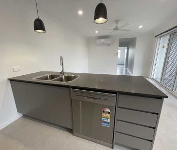 Stylish, Modern & Compact Family Home - Photo 1