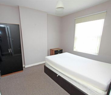 Terraced House to rent on - Photo 2