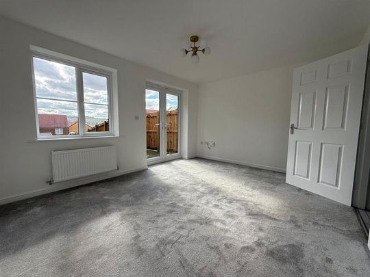 3 bedroom semi-detached house to rent - Photo 1