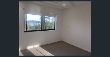 Ultimate Riverfront Living – Luxury Apartment with Uninterrupted Water Views - Photo 4