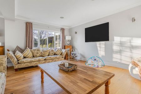 5 bedroom detached house to rent - Photo 4