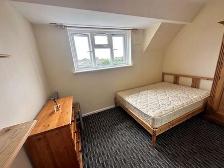 4 bedroom apartment to rent - Photo 3