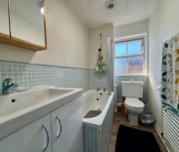 2 bedroom end of terrace house to rent - Photo 5