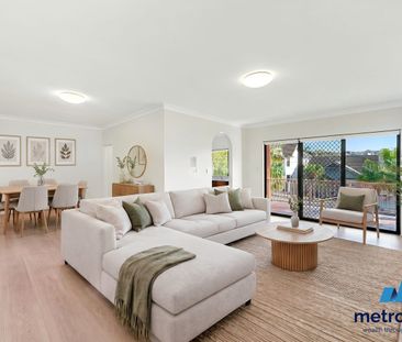 NEWLY RENOVATED THREE BEDROOM SPACIOUS AND PRIVATE RESIDENCE IN COOGEE - Photo 1