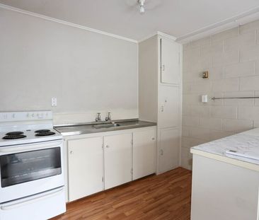 Central City – 2 Bedroom unit, Suit Couple, Single carport - Photo 6