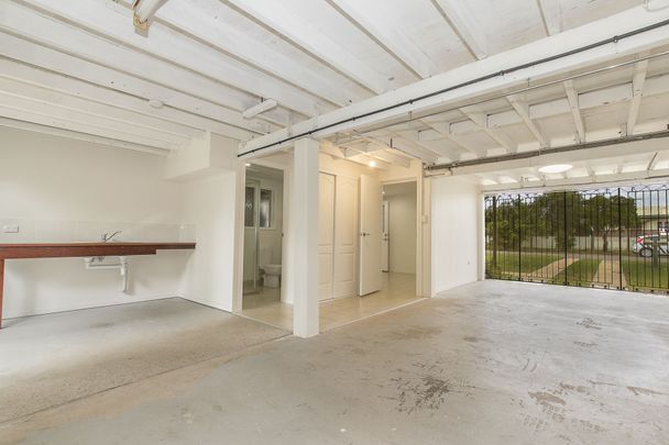 2/15 Hopkins Street, Currajong - Photo 1