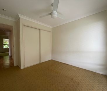 Modern 3 Bedroom Home with Spacious Yard - Photo 5