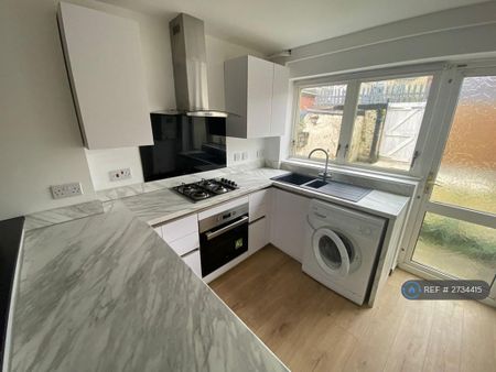 2 bedroom terraced house to rent - Photo 2