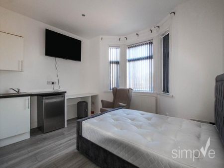 1 bedroom in a house share to rent - Photo 2