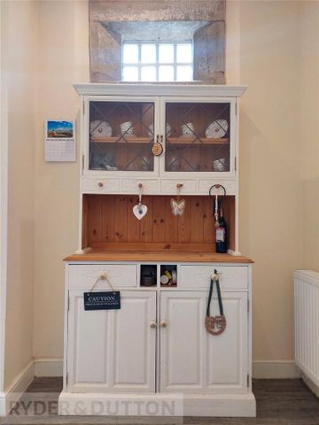 3 bedroom semi-detached house to rent - Photo 3