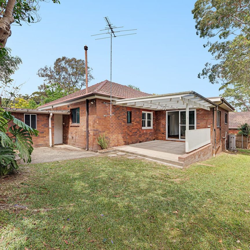 Beautifully Renovated Family Home in a Tranquil Tree-Lined Street - Photo 1