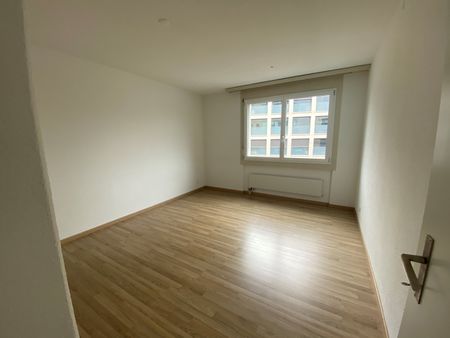 Moderne 3.5-Zimmer-Wohnung mit Aussicht in Emmenbrücke - Photo 4