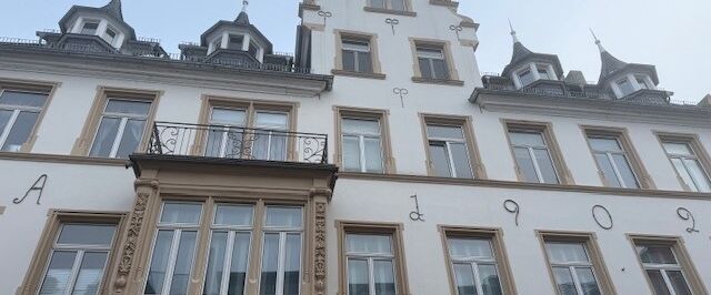 Gemütliche 2-ZKB-Altbauwohnung im Dachgeschoss in zentraler Lage von Eltville - Photo 1