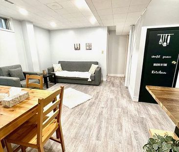 For Lease - 16 Eastman Crescent, Newmarket, Ontario - Photo 3