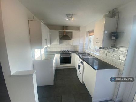 2 bedroom semi-detached house to rent - Photo 5