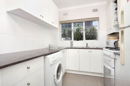 Spacious and Convenient Living in the Heart of Chatswood - Photo 4