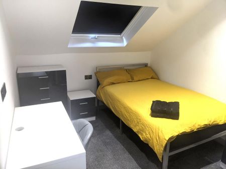 4 bedroom apartment to rent - Photo 3