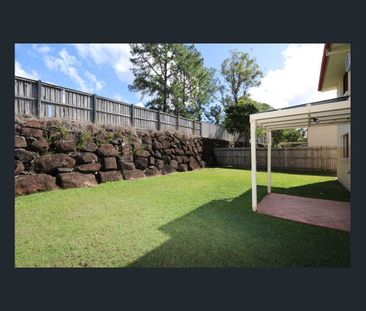 Beautiful 3 Bedroom Family Home Available! - Photo 3