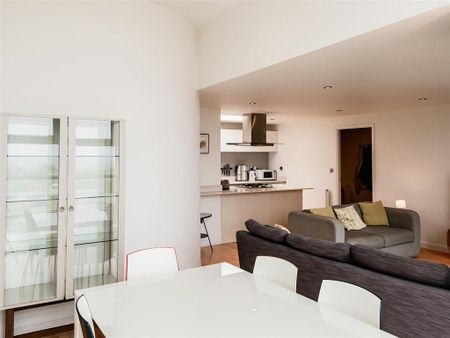 2 bedroom penthouse to rent - Photo 2