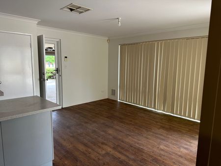 FABULOUS FAMILY HOME - Photo 4