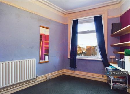 2 bedroom end of terrace house to rent - Photo 3