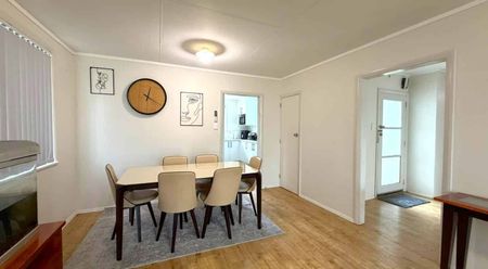 PAPAKURA, 4 BEDROOMS - Photo 3