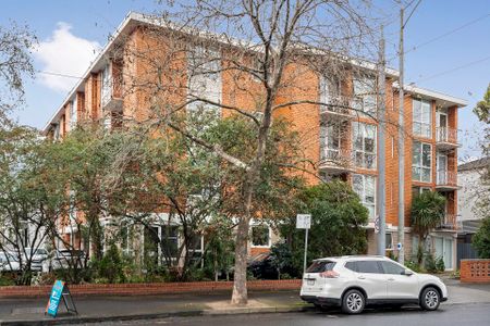 Unit 1/26 Toorak Road West, - Photo 3